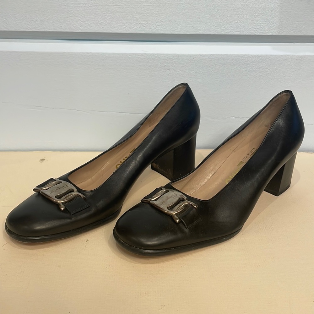 Black women’s Salvatore Ferragamo shoes. Size 7.